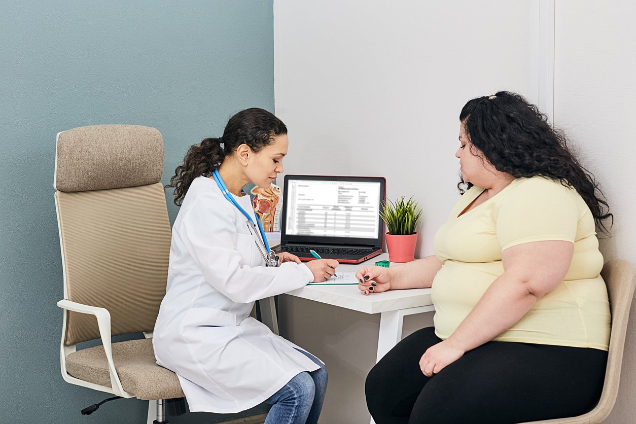 Dr Florica explaining gastric bypass surgery to a patient in Sydney